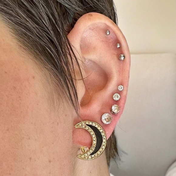 RARE Authentic CHANEL Gold & Black Crystal Crescent Moon CC Clip On Earrings - Picture 3 of 16